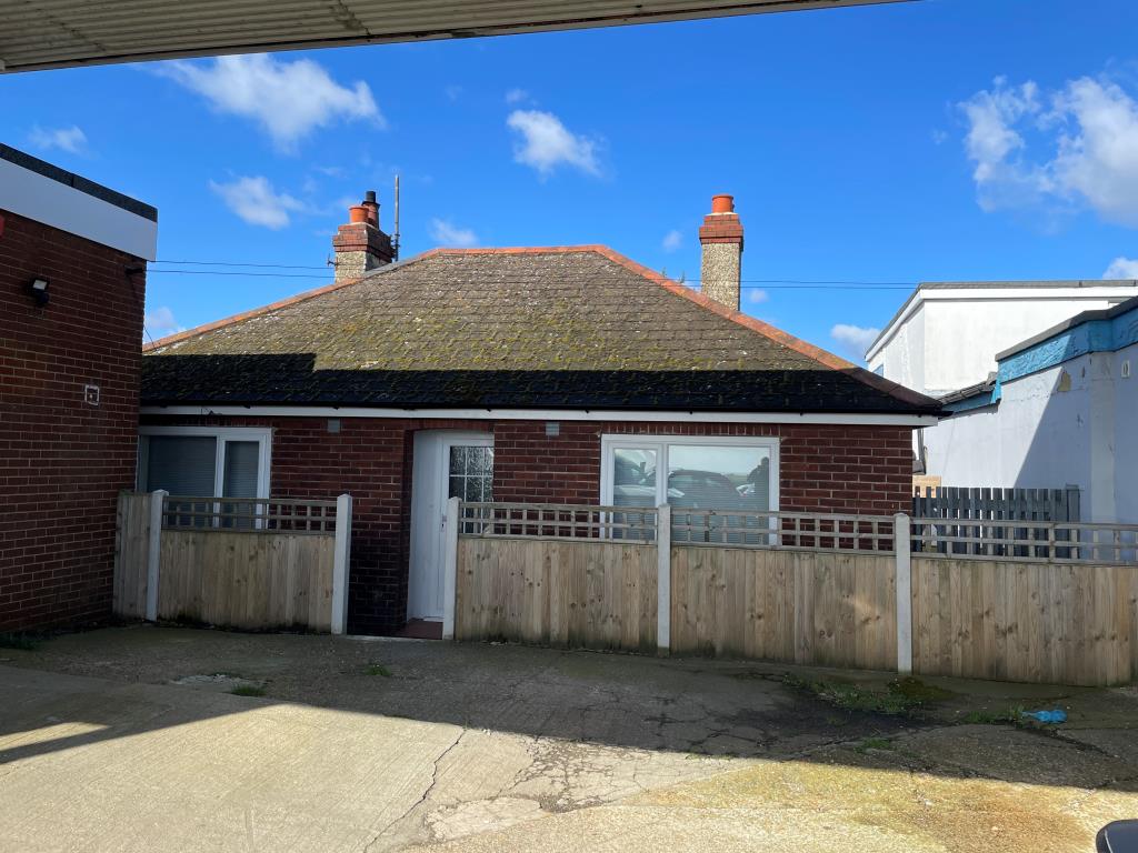 Lot: 73 - FORMER SERVICE STATION/CAR SALES SITE WITH BUNGALOW & WORKSHOPS, OFFERING POTENTIAL - Three bedroom bungalow
